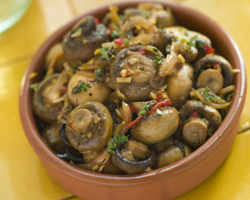 Champiñones al Ajillo